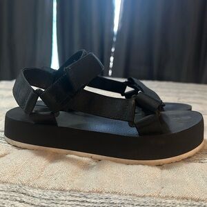 Platform style Hollister sport sandals.